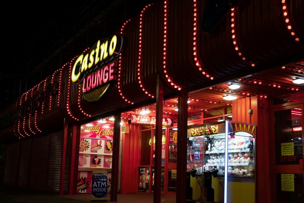 Casinotopplisten.com esittelee pokerin huippuja ja kärkinimiä – myös suomalaisia